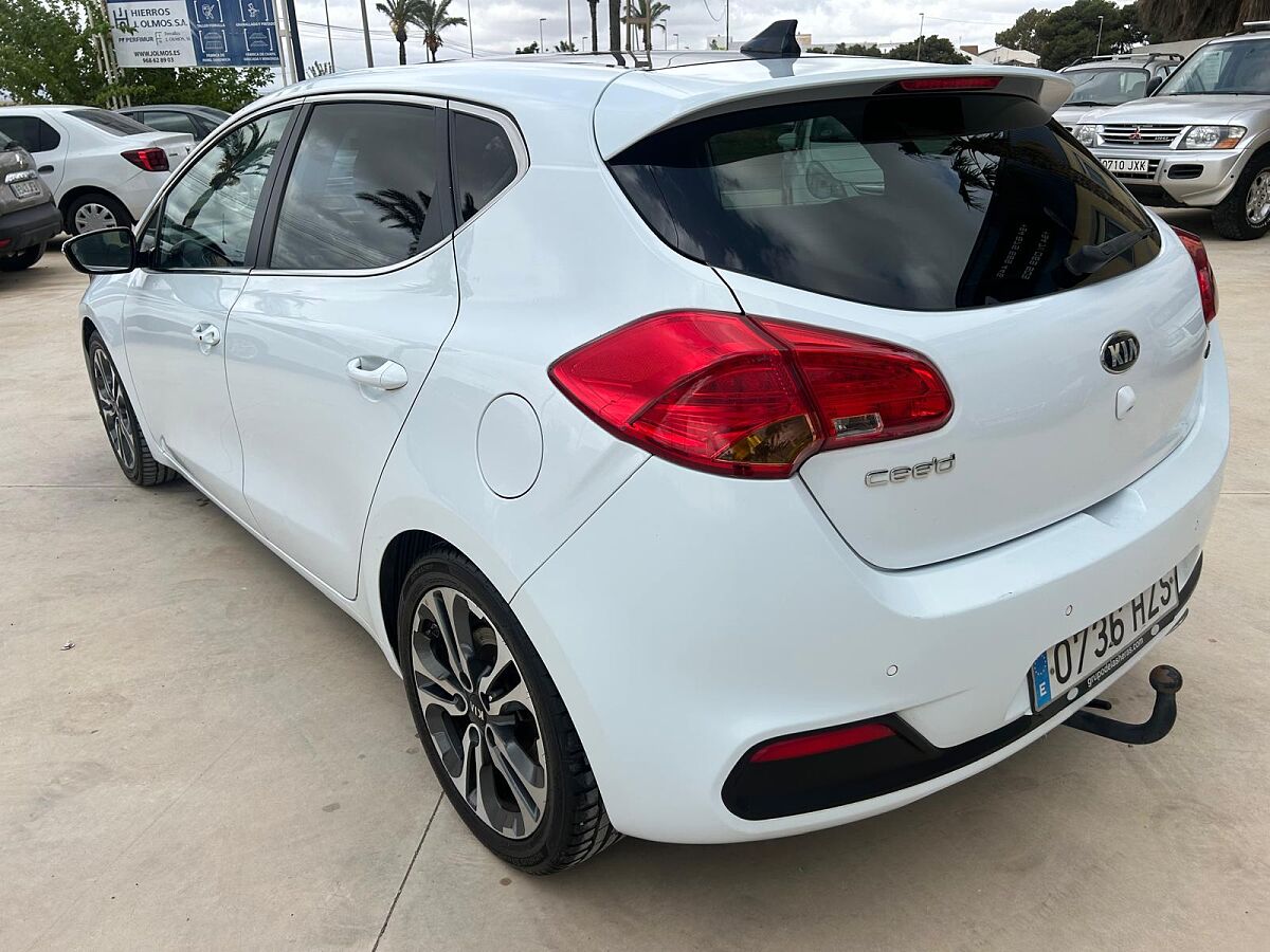 KIA CEE'D EMOTION 1.6 CRDI AUTO SPANISH LHD IN SPAIN 76000 MILES SUPERB 2014